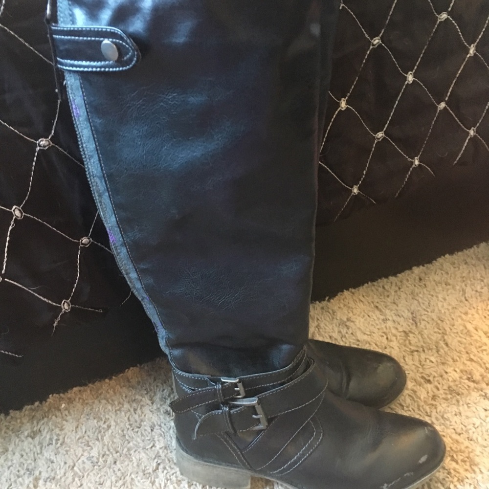 Black boots!